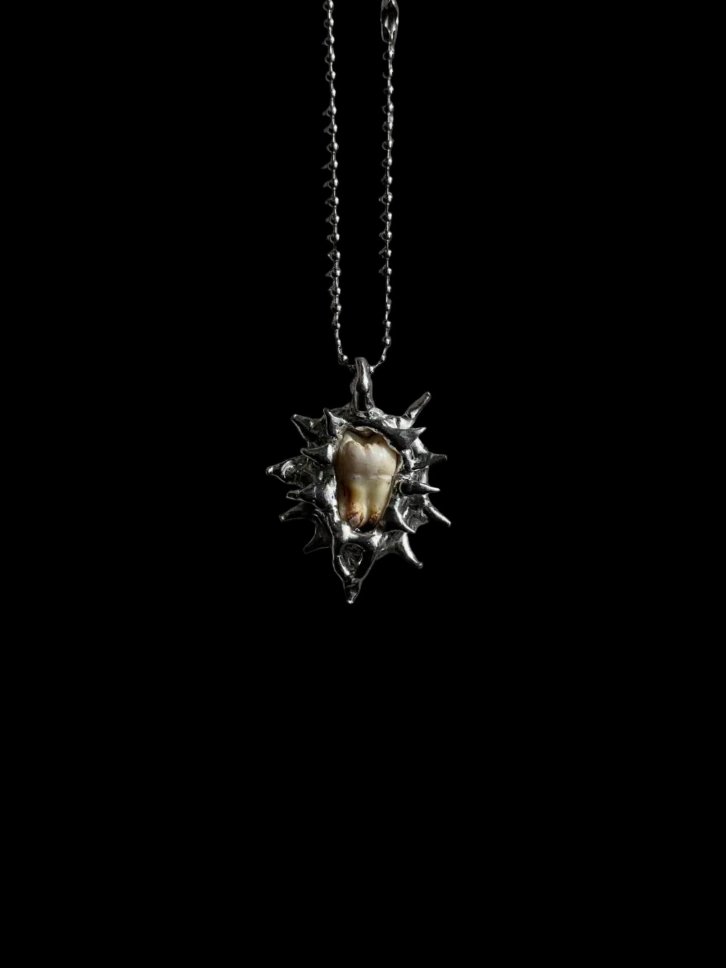 TOOTHTRAP PENDANT