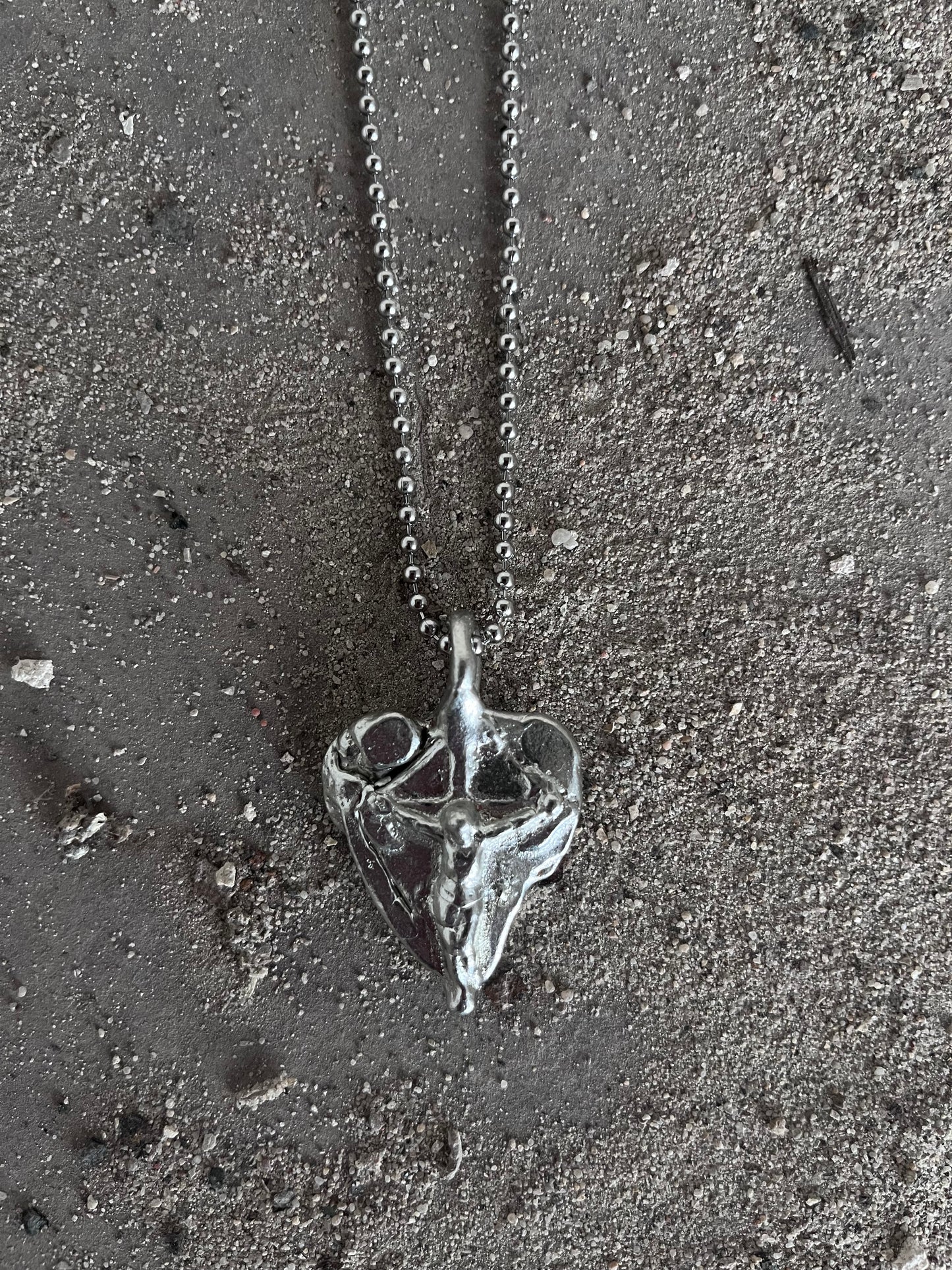 HOLY PLEKTRUM PENDANT