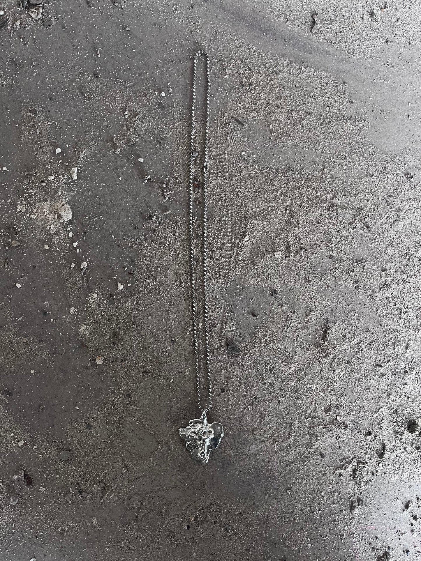 PLEKTRUM PENDANT 01
