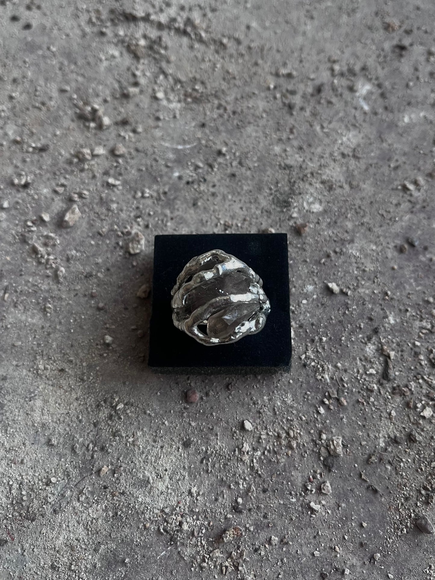 RING 002