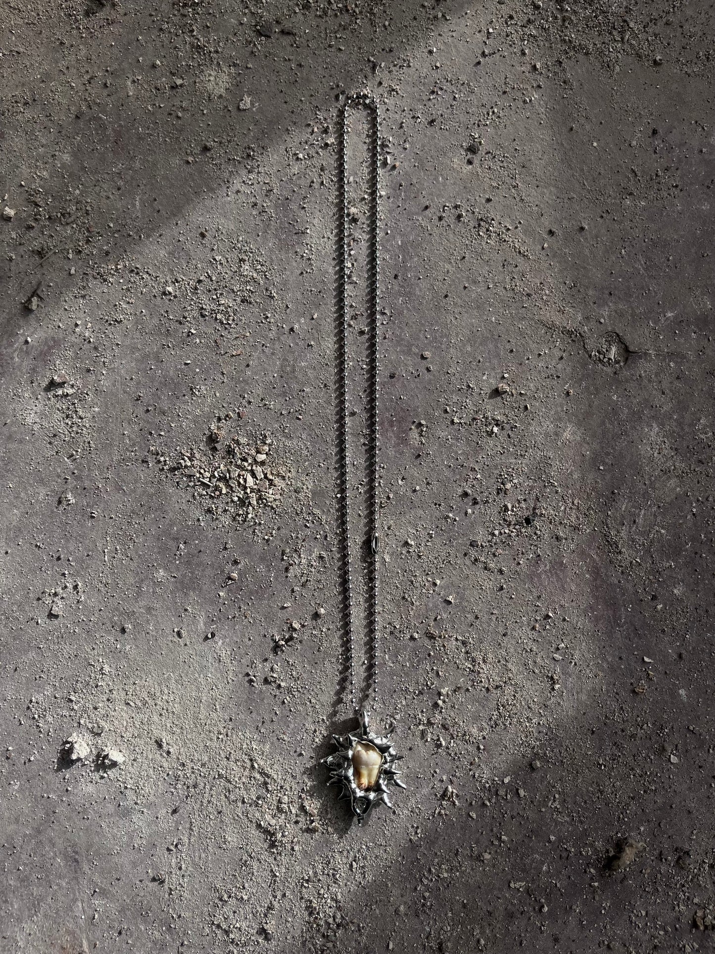 TOOTHTRAP PENDANT