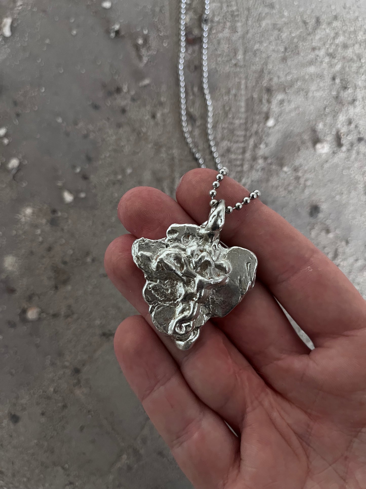 PLEKTRUM PENDANT 01